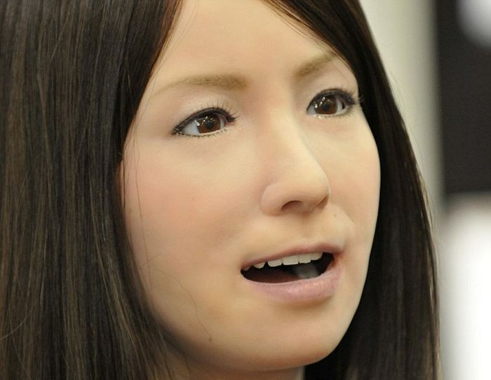 В Китае представили женщину-андроида Geminoid F (4 фото)