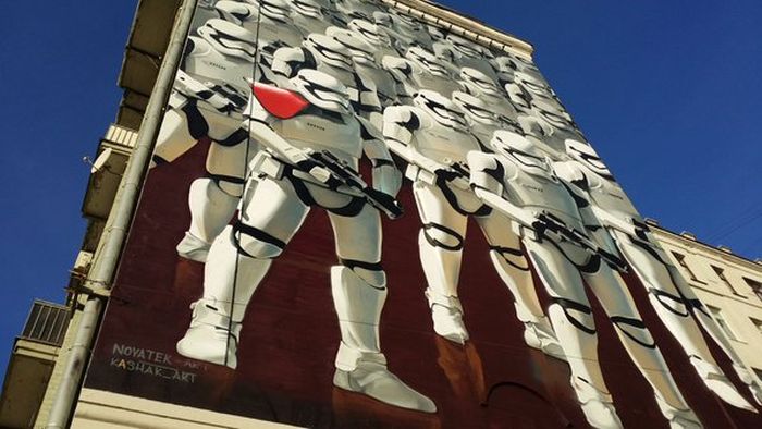 В москве на стене дома появилось граффити с фильма «Звёздных войн» (4 фото)