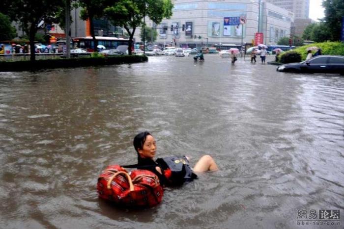Потоп в Китае (8 фото)
