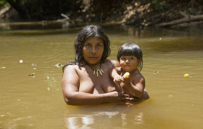 Жизнь исчезающего кочевого племени Ава (15 фото)