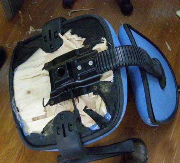 Офисные стулья продолжают стрелять в китайские задницы (9 фото)