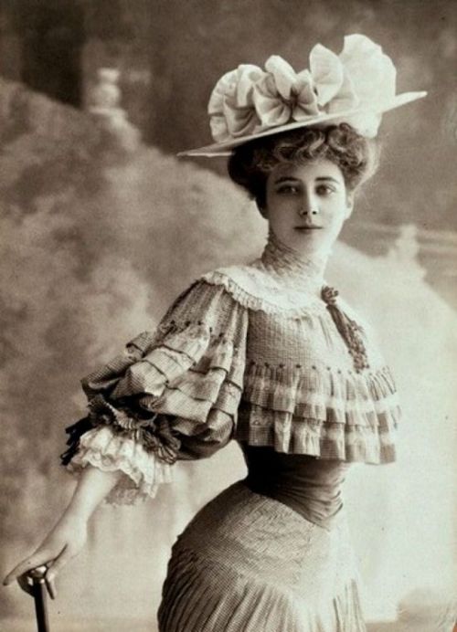  Как увеличивали грудь дамы XIX века (25 фото)