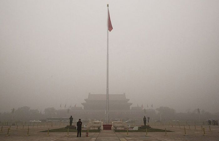 Самый загрязненный воздух установлен в Пекине (10 фото)