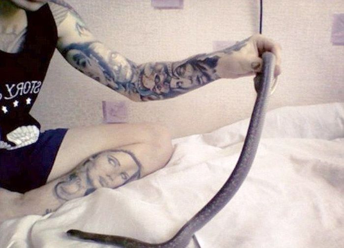 Заводчик ядовитых змей умер от укуса королевской кобры (5 фото)