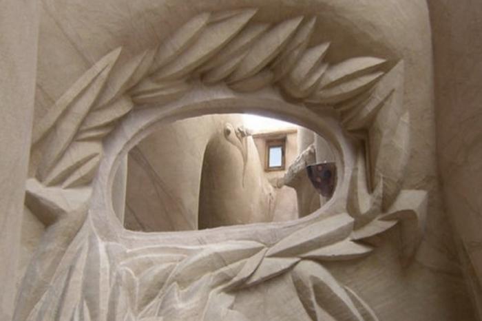 Скульптор 25 лет создавал подземный сказочный мир (18 фото)