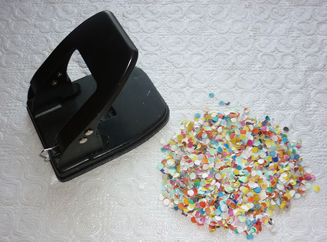 Интересные факты о дыроколе (6 фото) Интересные факты о дыроколе (6 фото)