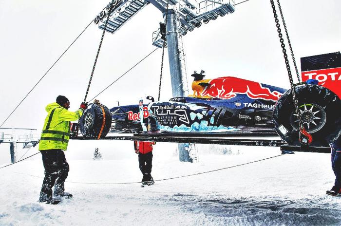 Болид Red Bull проехал по горнолыжной трассе в Австрии (13 фото)