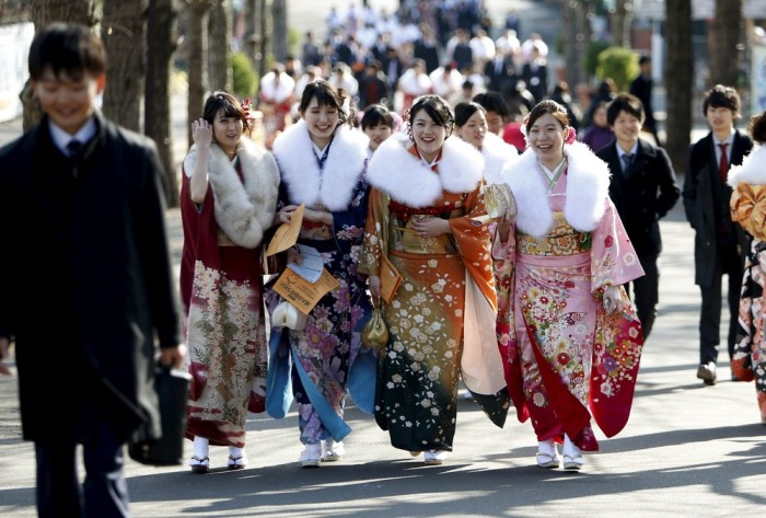 В Японии девушки и парни отметили День совершеннолетия (20 фото)