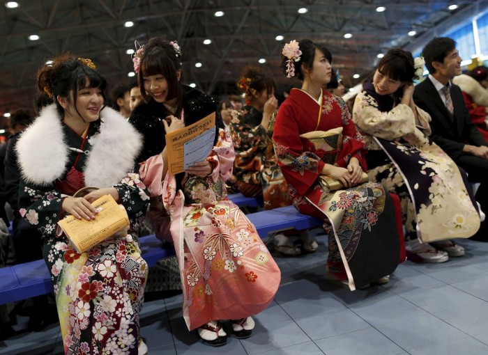 В Японии девушки и парни отметили День совершеннолетия (20 фото)