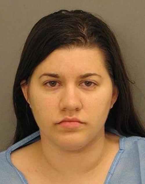 В США учительницу арестовали за интимную связь со школьницей (10 фото)