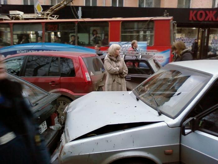 Крупнейшая автомобильная авария в Перми (27 фото)