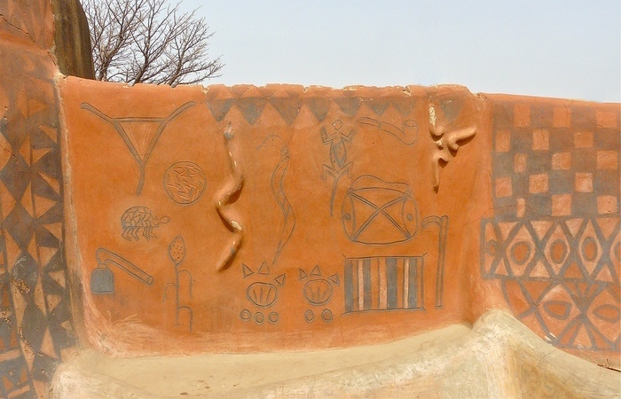 Африканская деревня, где каждый дом — произведение искусства (9 фото)