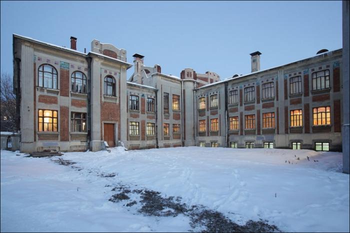 Необычная школа, построенная в 1908 году (20 фото)
