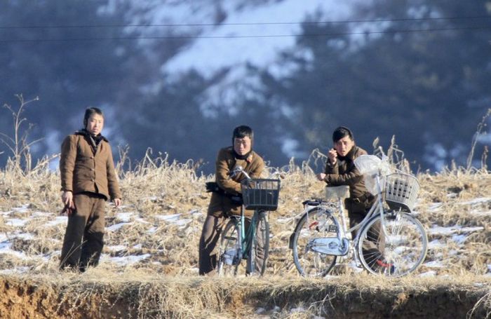 Фото повседневной жизни граждан Северной Кореи (38 фото)