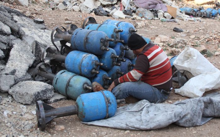 Самодельный реактивный миномет сирийских боевиков (3 фото)
