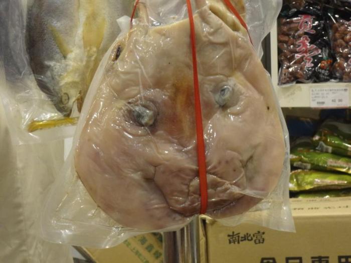 Вяленое мясо в Китае продается довольно оригинально (6 фото)