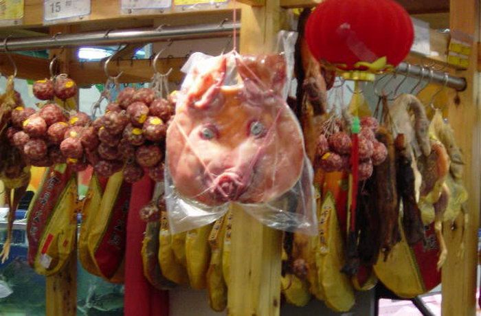 Вяленое мясо в Китае продается довольно оригинально (6 фото)
