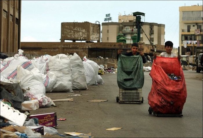 «Река мусора» - новая «достопримечательность» Бейрута (8 фото)