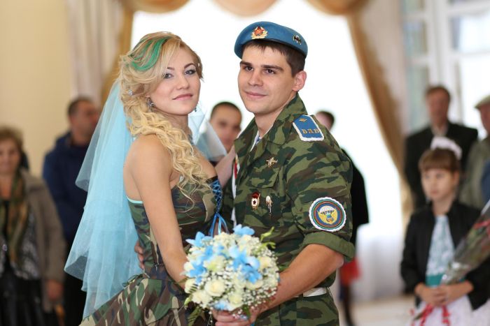  Армейская свадьба в стиле ВДВ (14 фото)