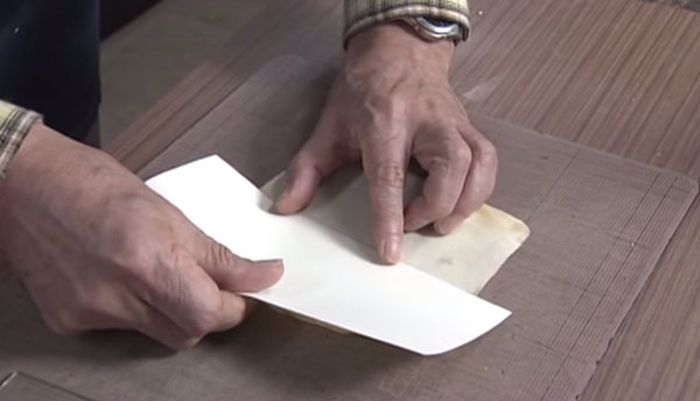 Японец реставрирует старые книги (10 фото)