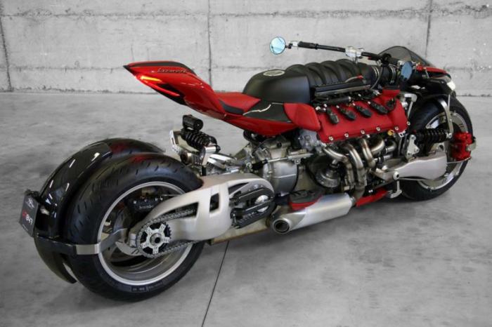 Безумный мотоцикл Lazareth с мотором Maserati V8 (17 фото)