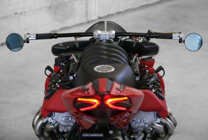 Безумный мотоцикл Lazareth с мотором Maserati V8 (17 фото)