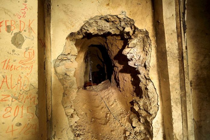 В освобожденном от ИГИЛ городе Синджар нашли сеть тоннелей (7 фото)