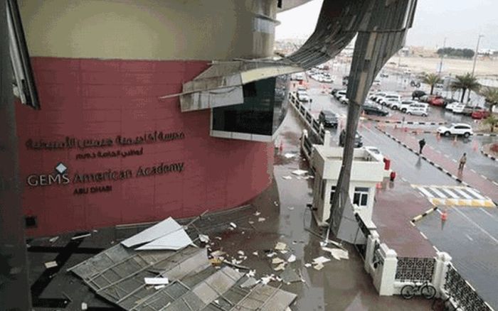 Абу-Даби и Дубай пострадали от урагана (10 фото)