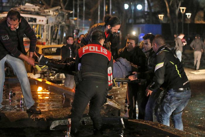 В деловом центре Анкары произошел крупный теракт (14 фото)
