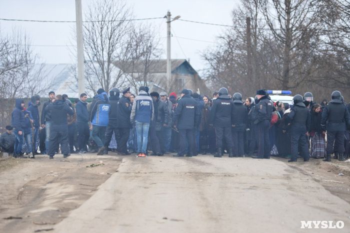 В поселке Плеханово под Тулой цыгане устроили беспорядки (10 фото)