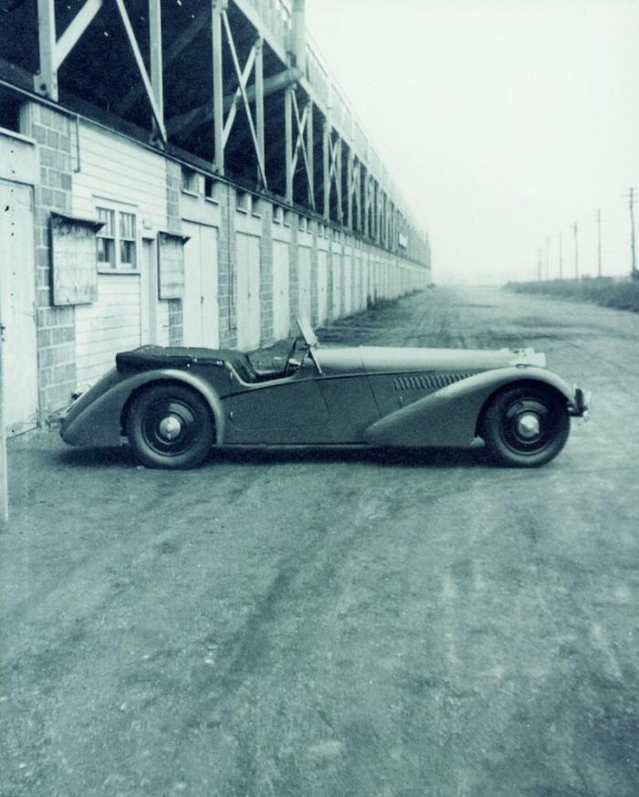 Продан Bugatti 1937 года за рекордные 10 миллионов долларов (17 фото)