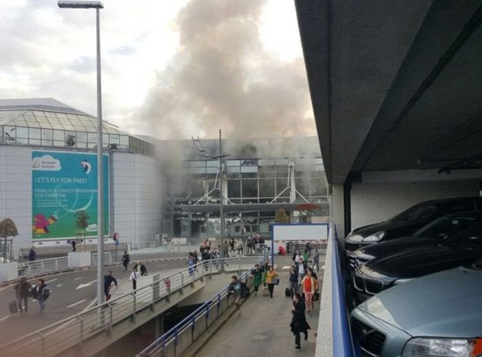 В аэропорту Брюсселя прогремело два мощных взрыва (12 фото)
