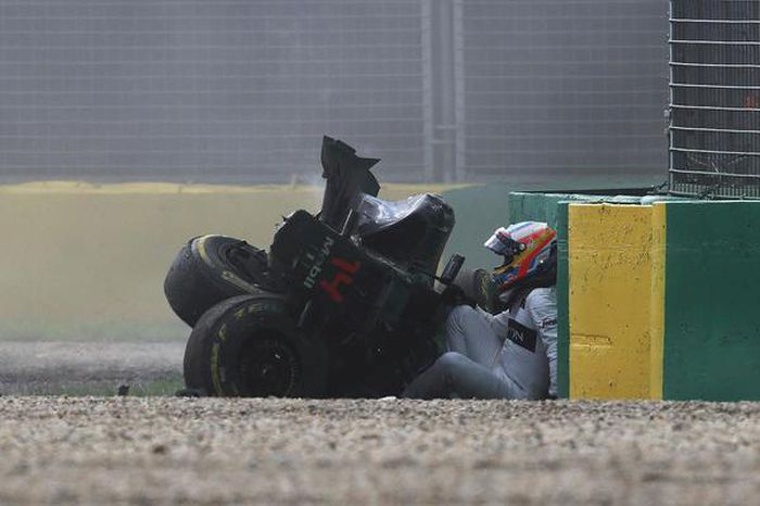 Фернандо Алонсо чудом не пострадал в серьезной аварии (21 фото)