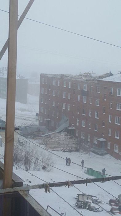 «Черная пурга» и штормовой ветер обрушились на Норильск (27 фото)