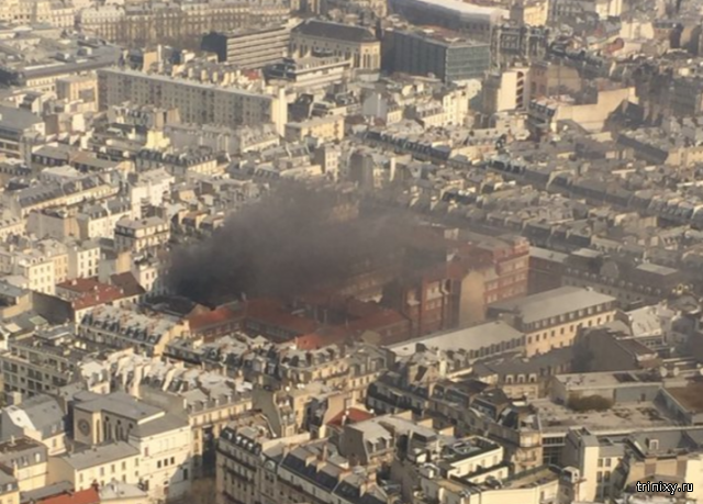 В жилом доме в центре Парижа произошел взрыв (5 фото)
