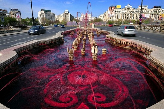 Кровавый фонтан в Будапеште (5 фото)