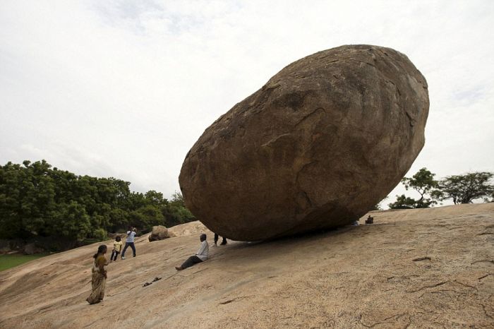 Камень, бросающий вызов законам физики (8 фото)
