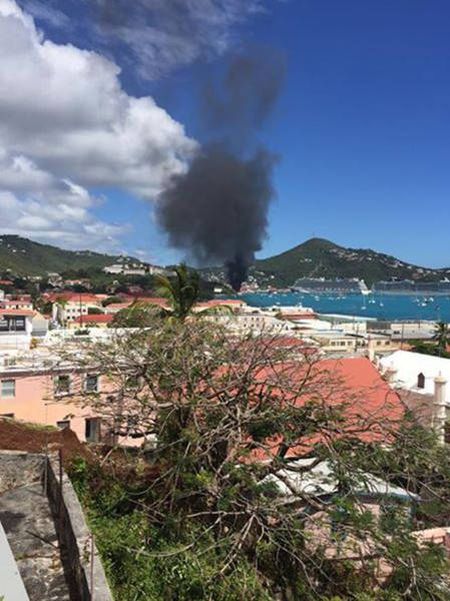 Яхта стоимостью 2,5 миллиона сгорела дотла в Карибском море (17 фото)