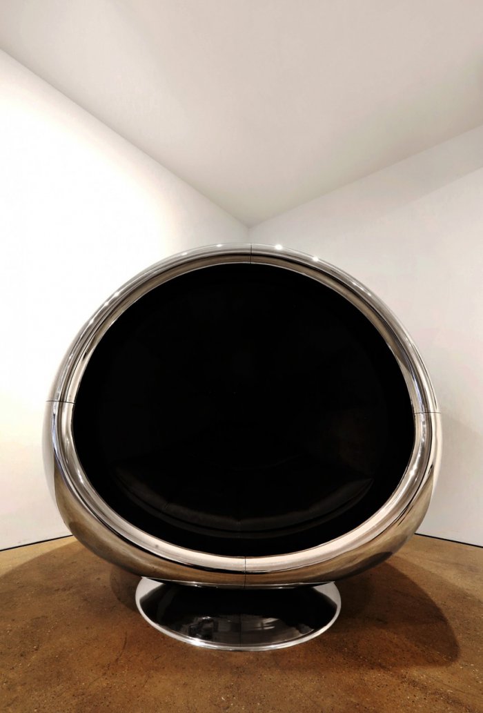 Кресло из корпуса двигателя Boeing 737 (5 фото)