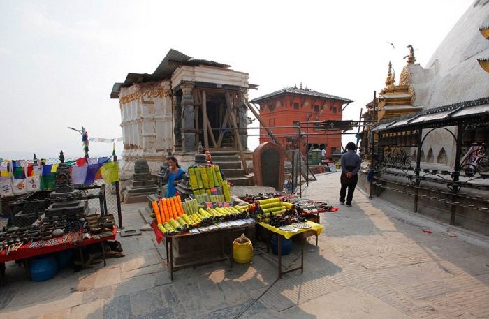 Непал спустя год после страшного землетрясения (15 фото)