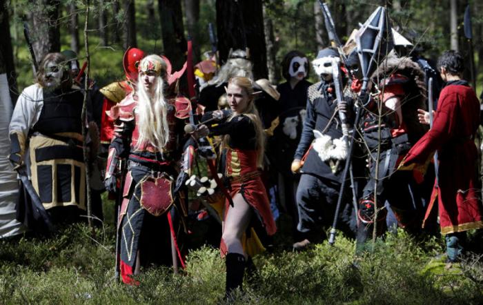 Поклонники 'World of Warcraft' собрались в чешском лесу (11 фото)