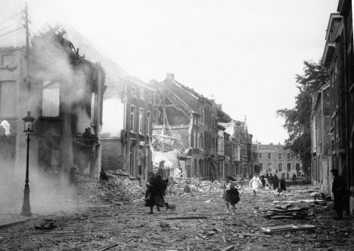 Уроки истории Второй мировой войны в бельгийских школах (2 фото)