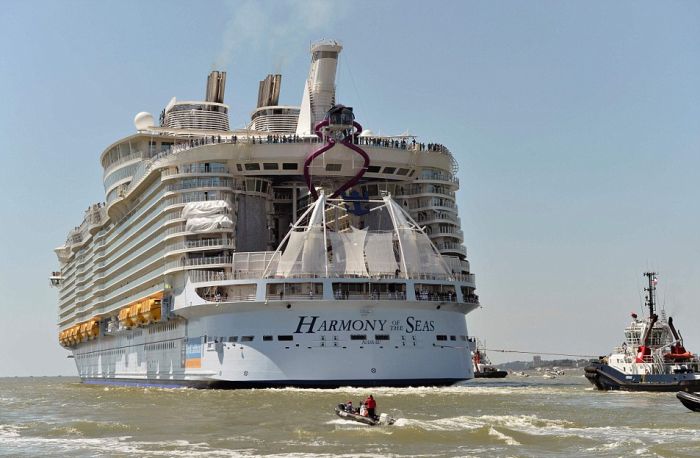  Самый большой в мире круизный лайнер Harmony of the Seas (15 фото)