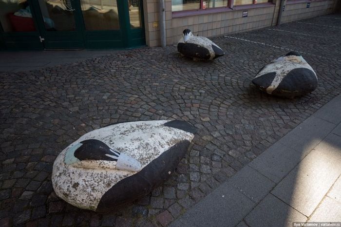 Оригинальные решения на улицах шведских городов (26 фото)