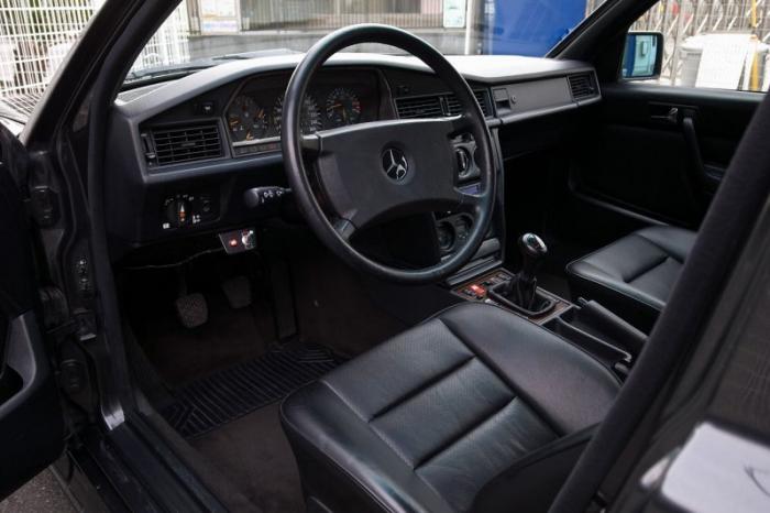 Mercedes-Benz 190E Evolution II выставлен на eBay (24 фото)