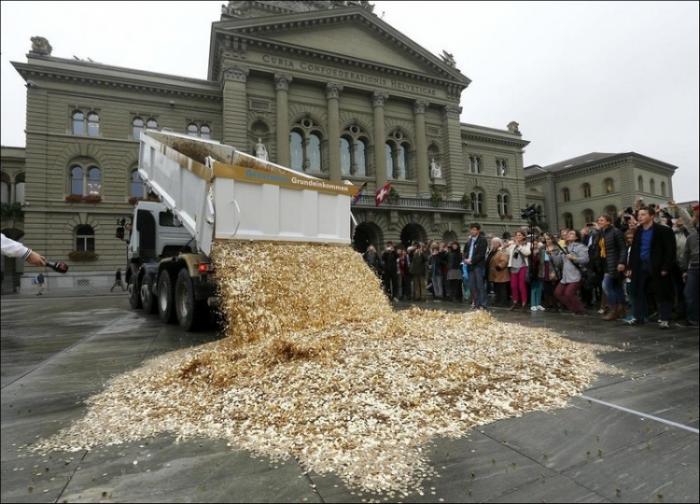 В Швейцарии сорят деньгами по-крупному (8 фото)