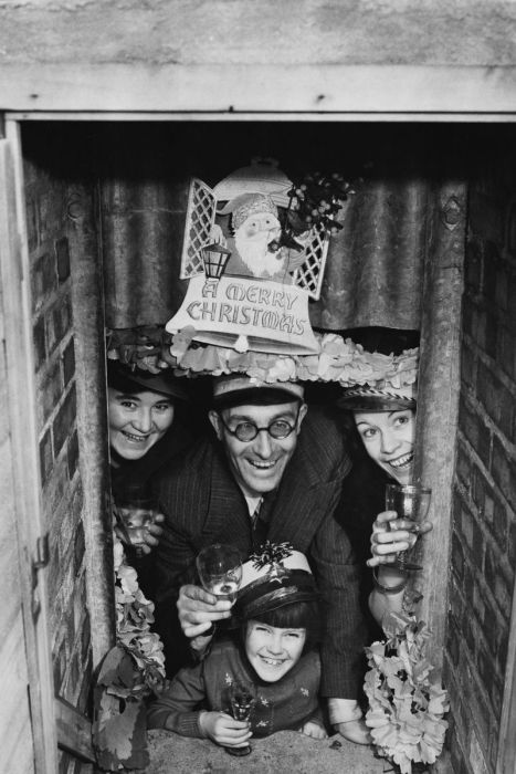 Крошечный семейный бункер времен Второй мировой войны (17 фото)
