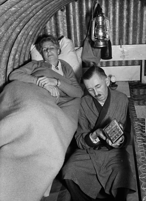 Крошечный семейный бункер времен Второй мировой войны (17 фото)