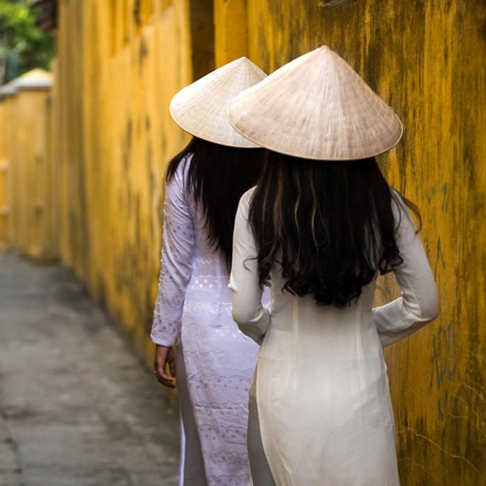 Вьетнамские женщины в традиционном костюме аозай (10 фото)