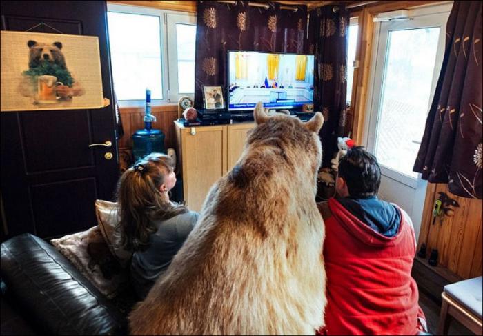 В российской семье 23 года живет медведь Степан (9 фото)